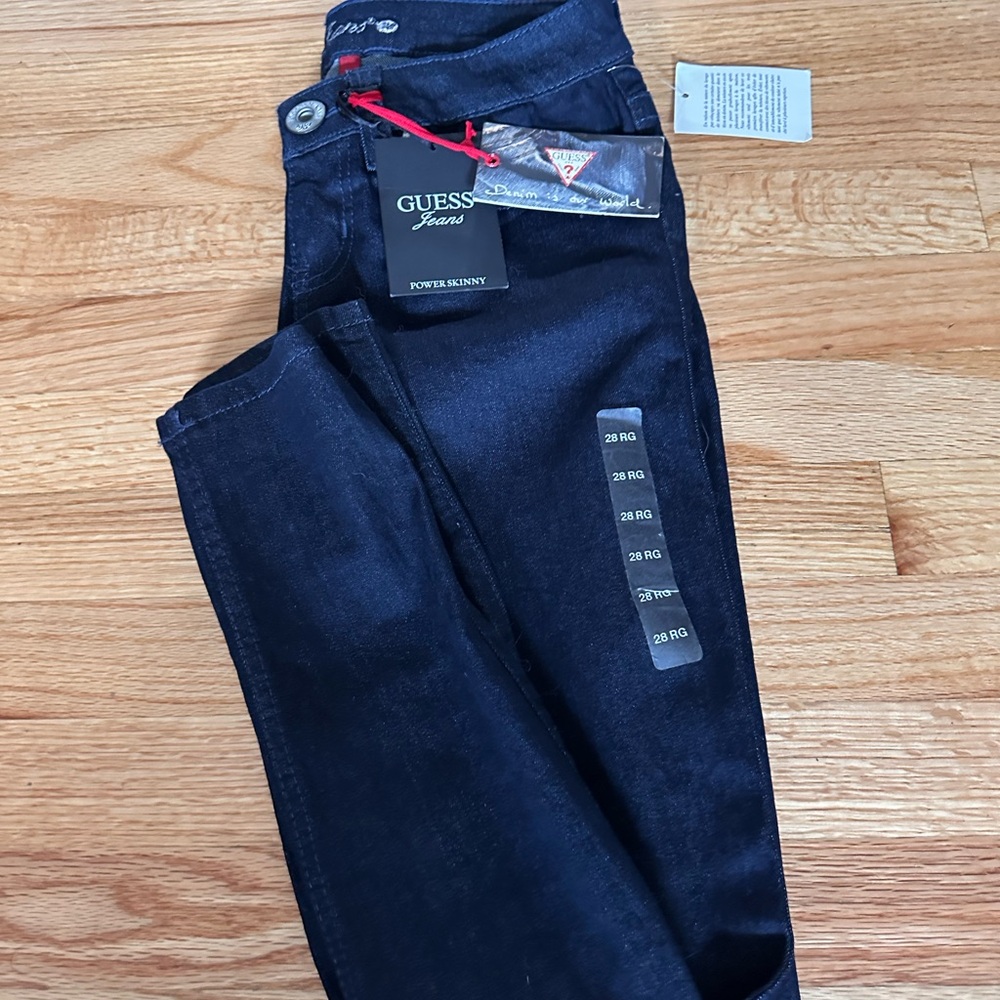 Guess jeans size 28 skinny jeans.